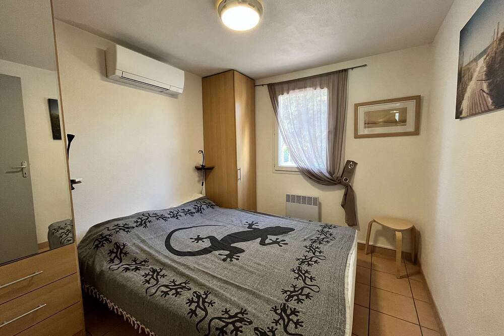 Lovely spacious corner villa, 4 bedrooms with Airco,for 10 people, secured residence with pool,... in Portiragnes Plage, Portiragnes