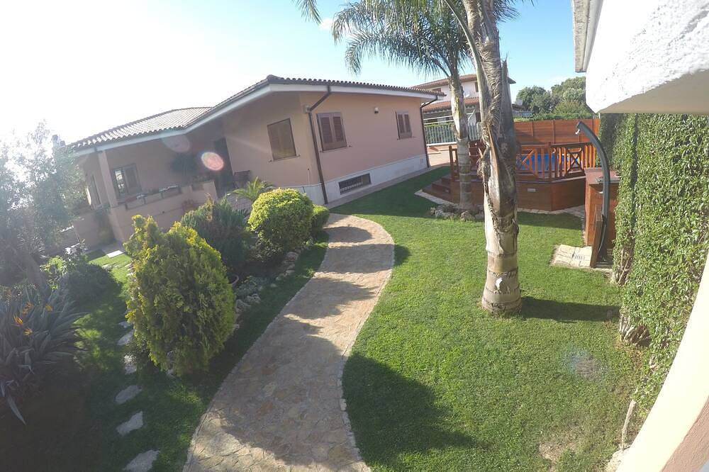 Exclusive - 20 min Rome, few min from the sea, villa with private pool in Ladispoli, Rome Province