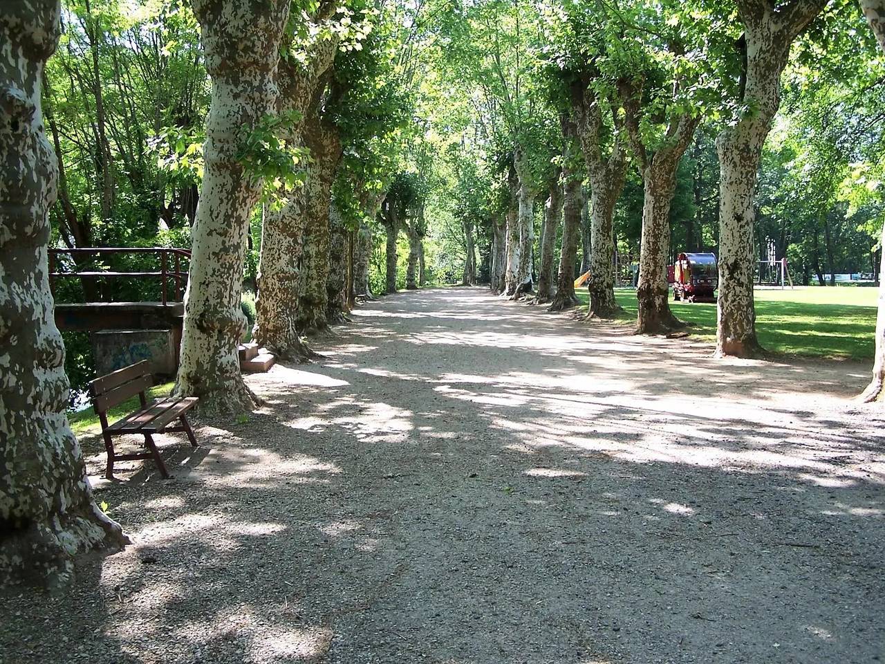 Chalet Bord du Lac 3 estancias 6 personas in Objat, Brive-la-Gaillarde region
