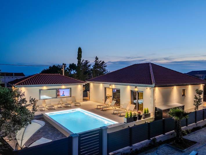 Villa für 7 Personen, mit Terrasse und Garten in Privlaka