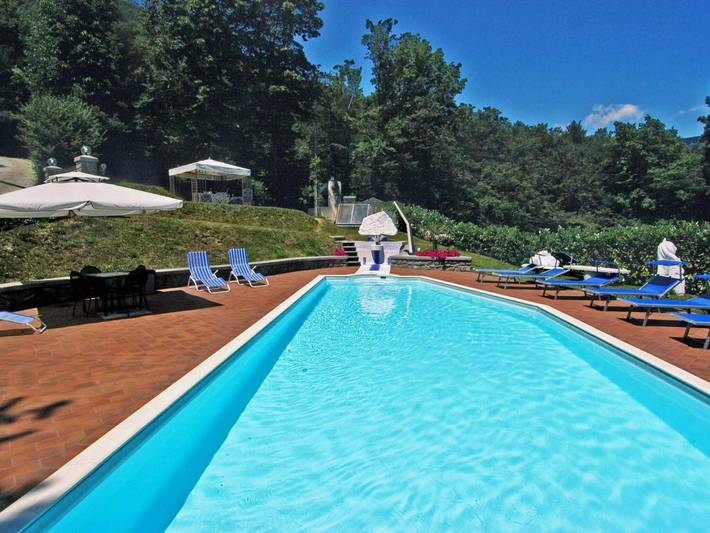 Ferienhaus für 16 Personen, mit Terrasse und Garten sowie Pool und Sauna in Pistoia