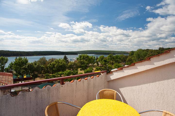 Apartament wakacyjny dla 4 osób, z Balkon/ taras w Punat