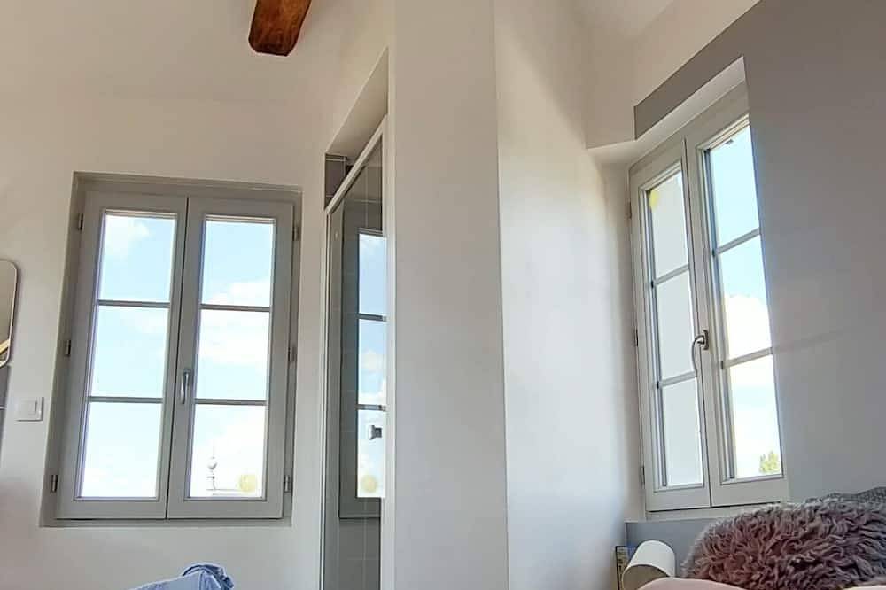 Geheel appartement, Tour Saint Nicolas, in downtown Beaune in Beaune, Beaune en omgeving