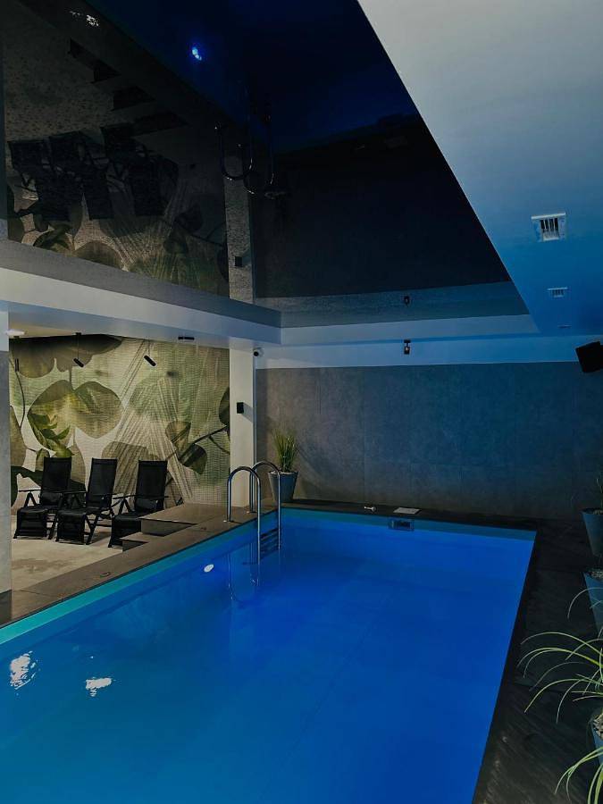 Maison d’hôte pour 21 personnes, avec Balcon et Terrasse ainsi que Jardin et Piscine dans Silésie