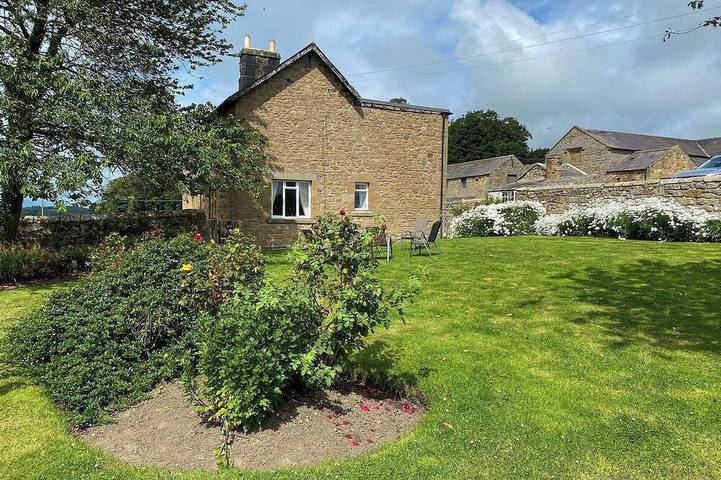 Cottage for 5 people, with garden, with pets in Northumberland