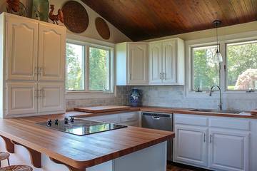 Vacation House for 8 Guests in Newport East, Rhode Island, Picture 3