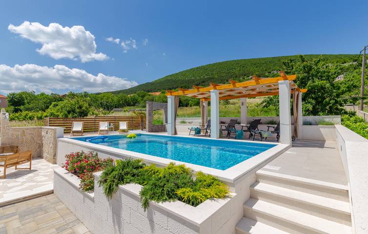 Reizende 22 m² große Wohnung mit Pool, WLAN und Terrasse in Svib, Makarska Riviera