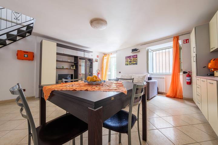 Entire apartment, Apartment 'Casetta Bella' with Balcony, Wi-Fi and Air Conditioning in Condrò, Messina Province