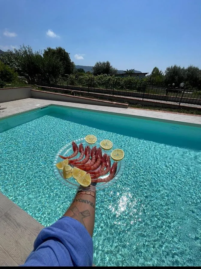 Alojamiento y desayuno para 3 personas, con jardín y piscina - 1