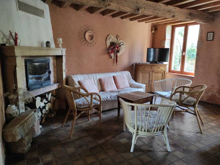 132 m² großes Ferienhaus mit Kamin und Garten in Renaison in Renaison, Roanne und Umgebung