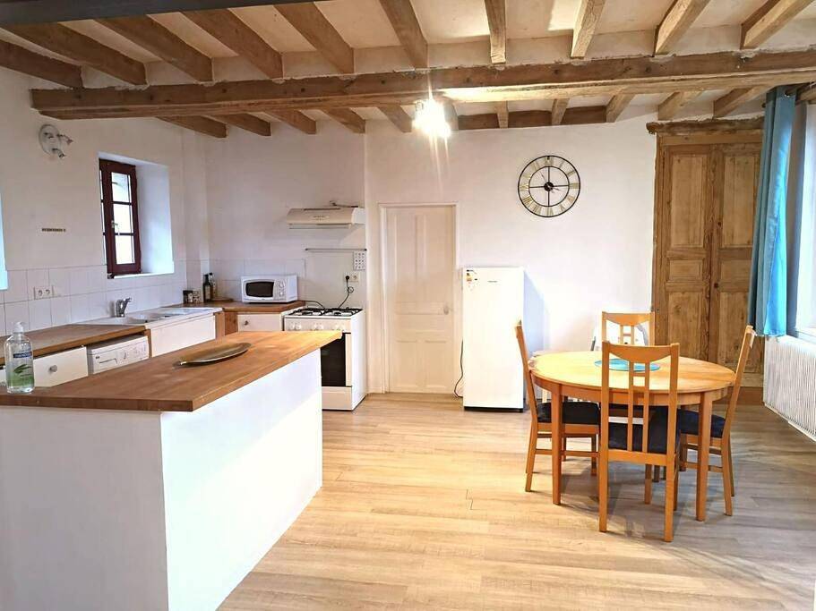Three-Bedroom House in Amilly, Région de Montargis