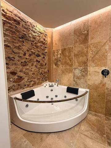 Gîte pour 2 personnes, avec jacuzzi ainsi que terrasse et jardin à Bonnelles