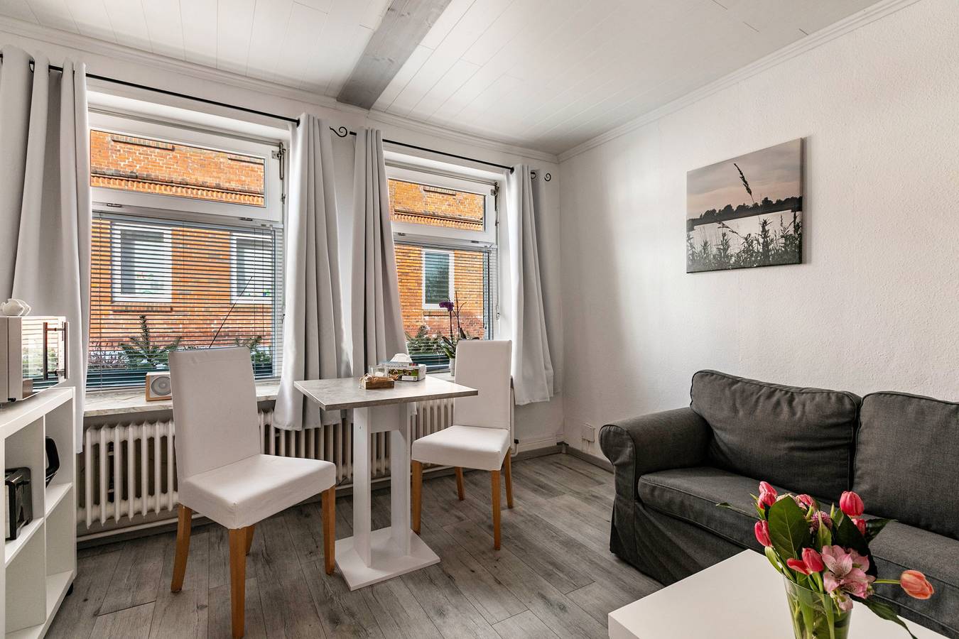 Ganze Wohnung, Apartment 'Das Weiße Stadthaus' mit Wlan in Wesselburen, Nordseeküste