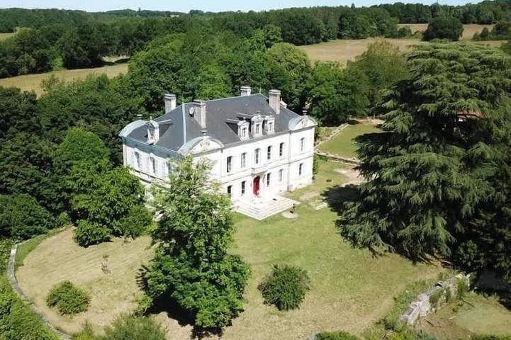 Château pour 14 personnes, avec jardin et piscine en Dordogne