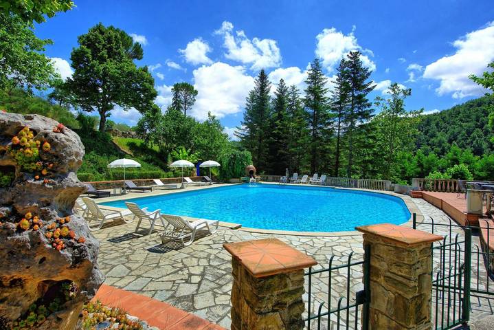 Villa for 10 people, with pool and balcony, with pets in Umbria