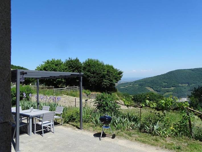 Location de vacances pour 6 personnes, avec jardin et vue à Vernay - 2