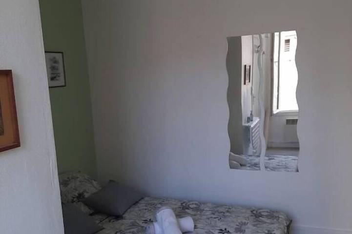Appartement entier, Studio - M° Garibaldi - 20 mn Champs-Élysées in Saint-Ouen, Seine-Saint-Denis
