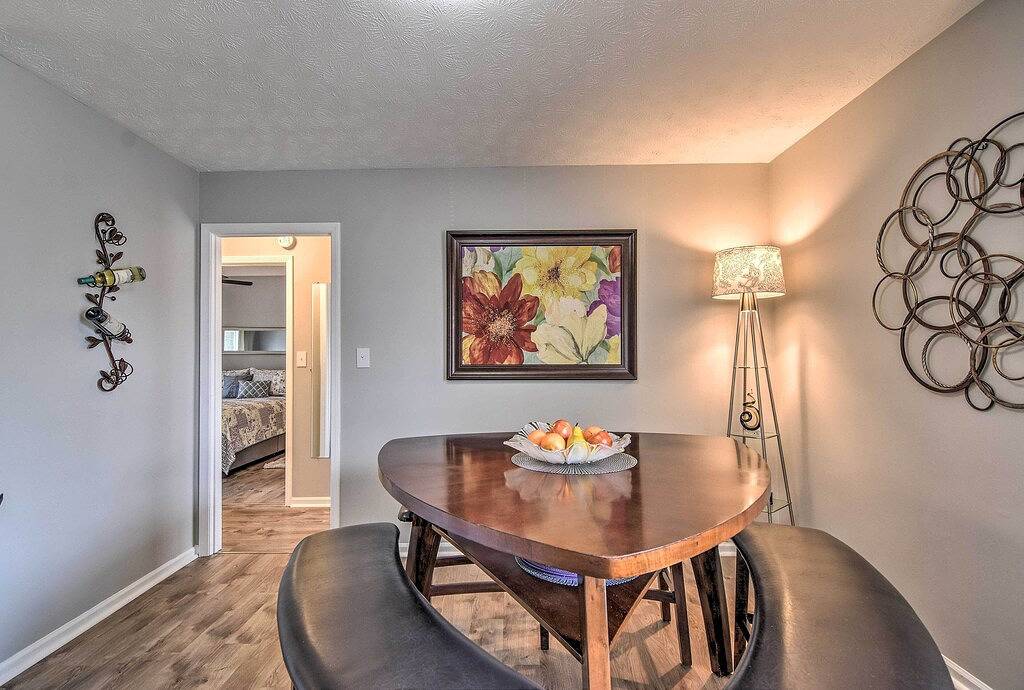 Ganze Wohnung, Neu-aktualisierte Wohnung, zu Fuß in die Innenstadt von Hendersonville in Hendersonville, Henderson County (NC)