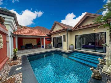 Villa pour 4 personnes, avec terrasse ainsi que piscine et jardin à Pattaya