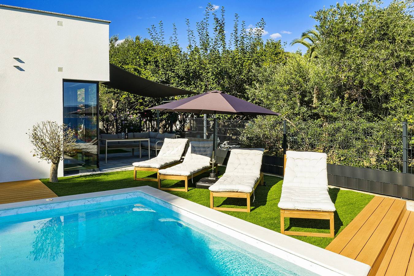 Beachfront Almare Retreat in Sukosan, Zadar