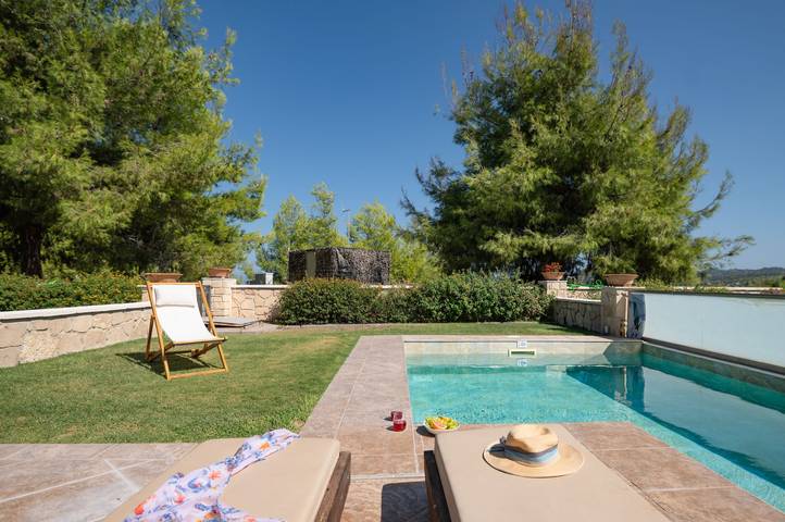 Bungalow für 4 Personen, mit Ausblick und Garten in Griechenland