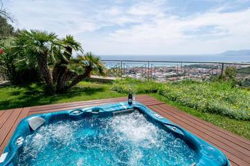 Villa pour 4 personnes, avec terrasse et jacuzzi à Bordighera
