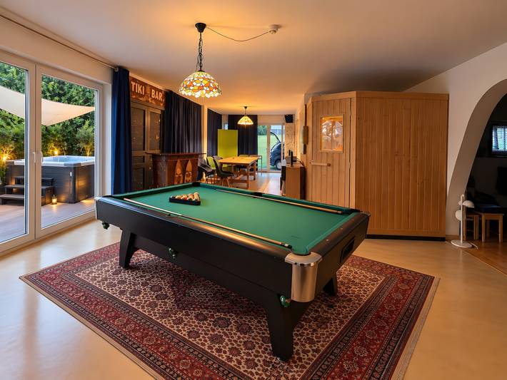 Ferienhaus für 21 Personen, mit Balkon und Whirlpool sowie Garten und Sauna in Lahn-Taunus - 2