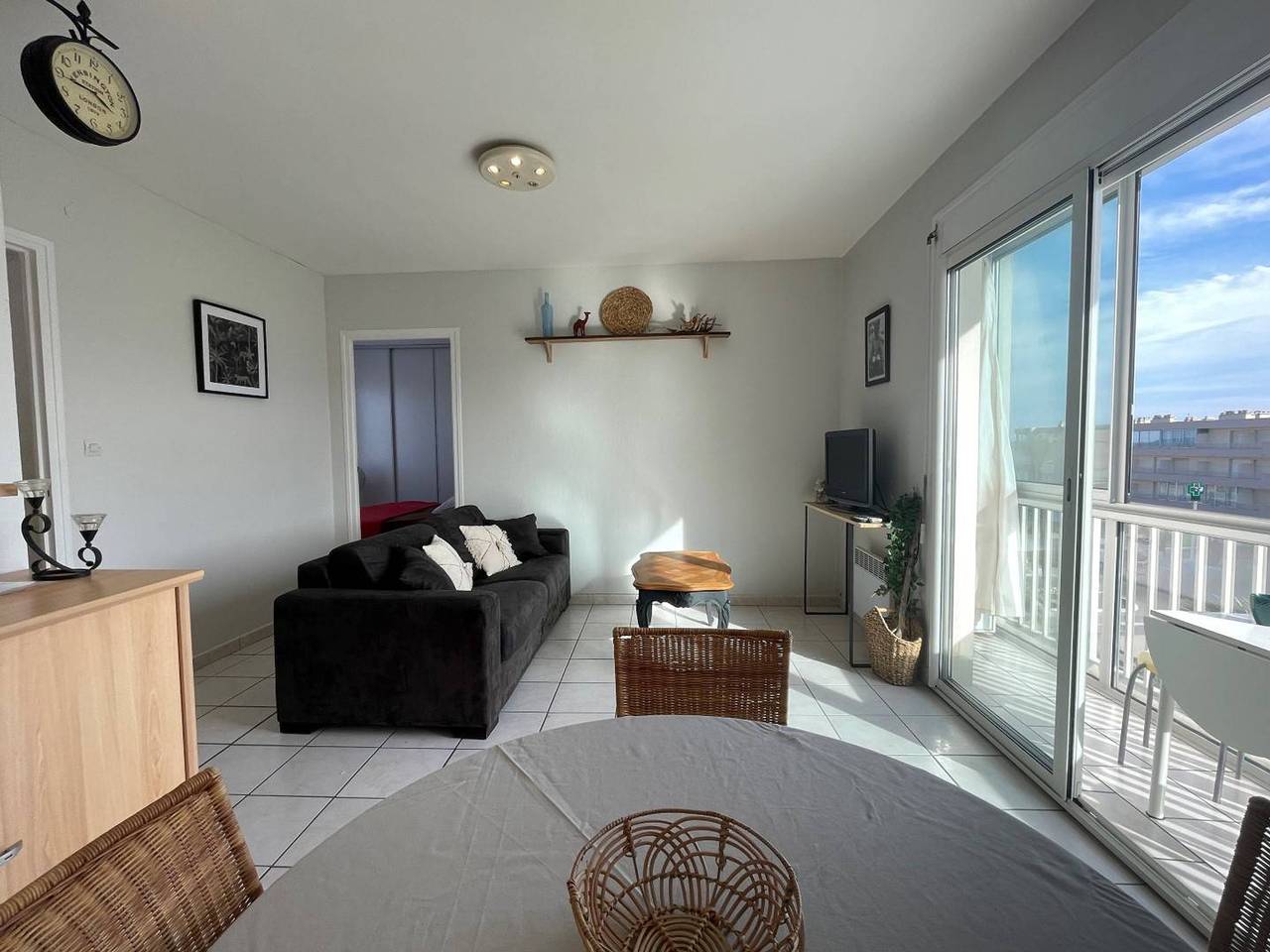 Apartamento entero, Apartamento de 2 piezas con balcón, aparcamiento, a 2 pasos de la playa in Saint-Cyprien-Plage, Saint-Cyprien