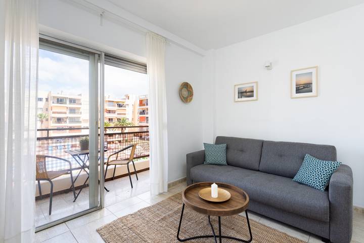 Apartamento entero, Apartamento de vacaciones para 3 personas con piscina in Los Cristianos, Arona 