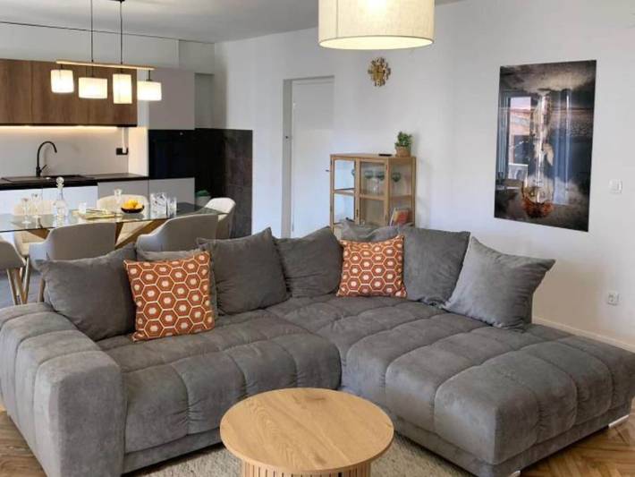 Ferienwohnung für 5 Personen, mit Balkon und Whirlpool sowie Sauna, kinderfreundlich in Podstrana