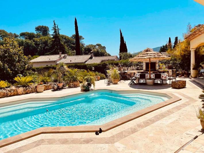 Location de vacances pour 2 personnes, avec vue ainsi que jardin et piscine à Pégomas - 4