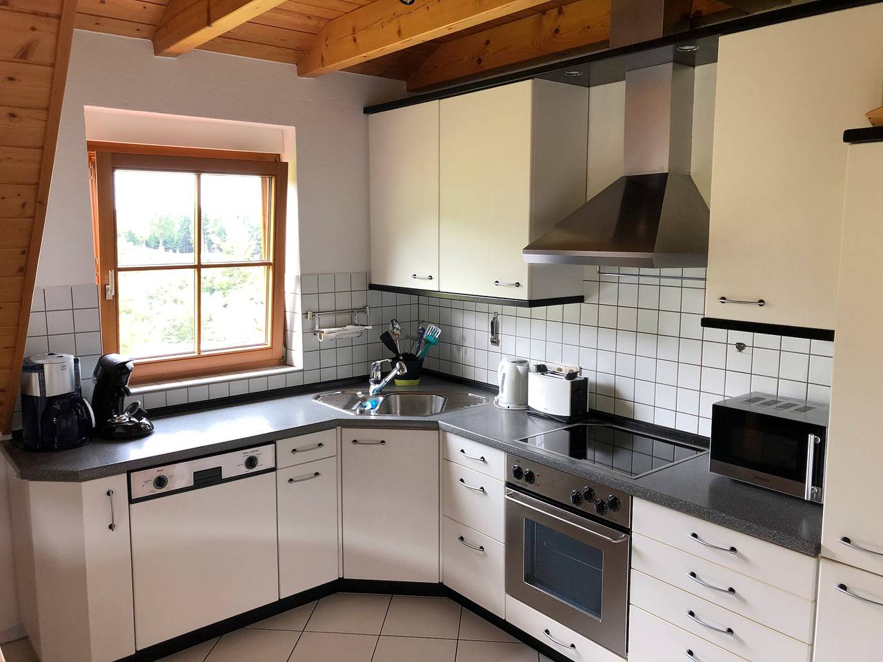 Ganze Wohnung, Ferienwohnung 'Morgenröte' mit Bergblick, Gemeinschaftsgarten und Wlan in Winden im Elztal, Südschwarzwald