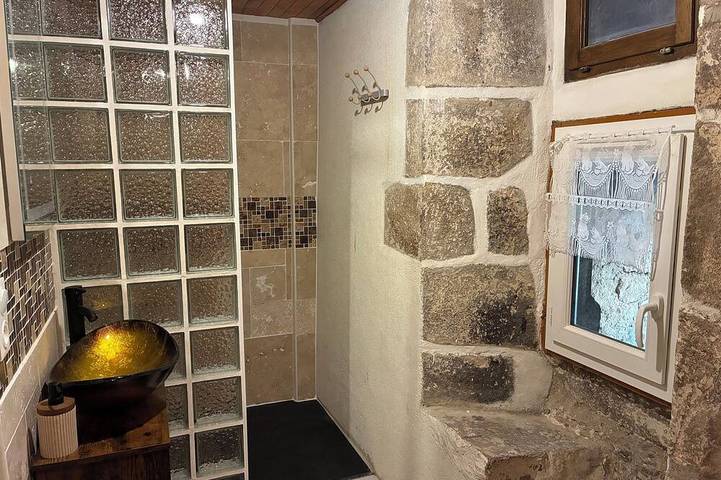 Location de vacances pour 4 personnes, avec Terrasse à Pied-de-Borne - 4