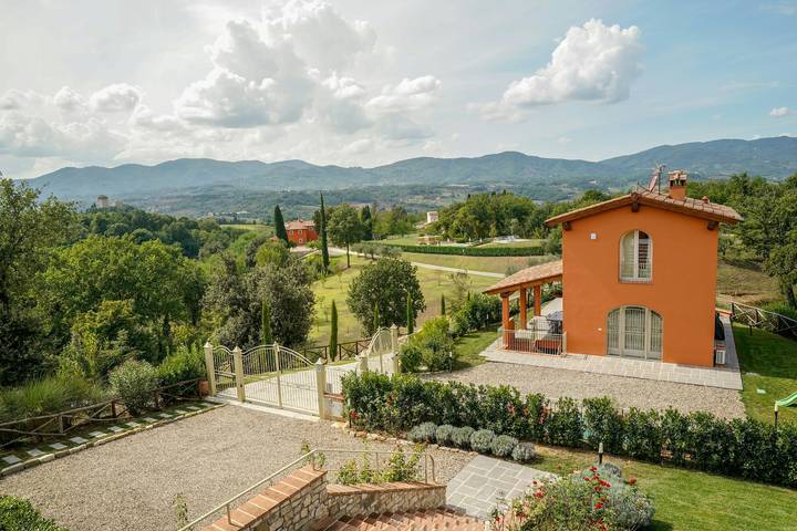 Grange acceptant les chiens avec vue à Reggello in Reggello, Valdarno