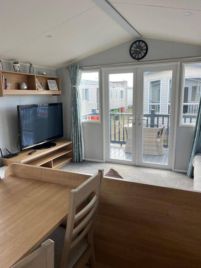 Holiday letting for 8 people, with Terrace and Garden as well as Children pool and Pool in Walton on the Naze