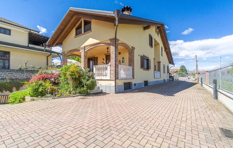 Casa vacanza per 7 persone, con Giardino a Chivasso
