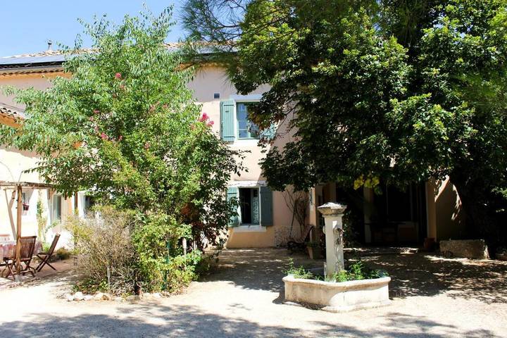 Appartement de vacances pour 4 personnes, avec Balcon et Terrasse ainsi que Jardin et Piscine