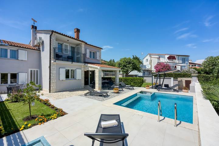 Villa für 8 Personen, mit Pool und Sauna sowie Garten in Premantura - 2