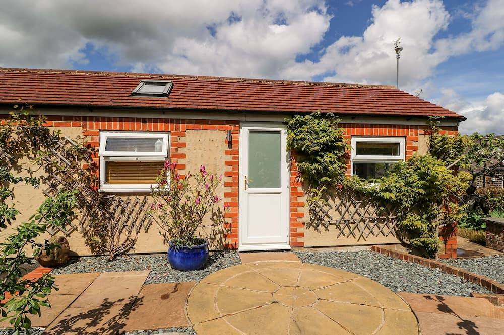 Garden Cottage, romantic, with a garden in Ilkley in Ilkley, West Yorkshire