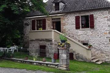 Cottage pour 5 personnes, avec terrasse et piscine à Queyssac-les-Vignes