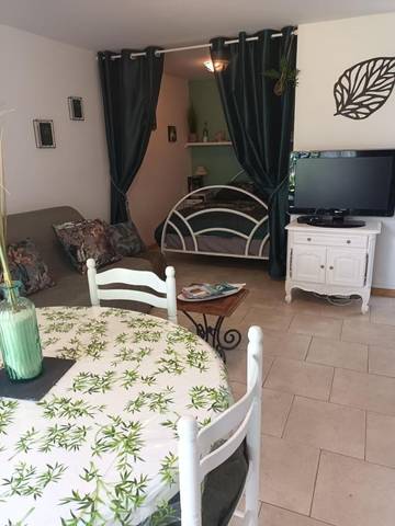 Gîte pour 2 personnes, avec terrasse et jardin à Le Bernard