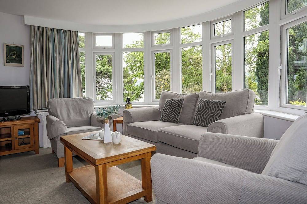 Ynys Castell, pet friendly, country holiday cottage in Menai Bridge in Menai Bridge, Isle of Anglesey