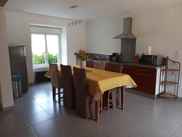 Gîte pour 6 personnes, avec terrasse et jardin, animaux acceptés à Saint-Carné