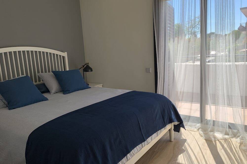 Casa 'Stylish Beach House 600 m from the Sea' con jardín y Wi-Fi in Cubellas, Garraf
