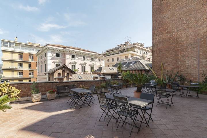 Appartamento intero, Roomy&Cozy Aptartment with Shared Terrace in Roma, Provincia di Roma