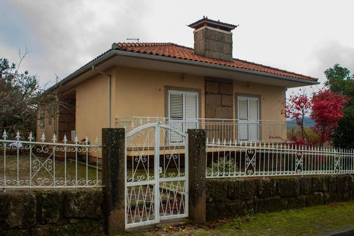 Location de vacances pour 9 personnes, avec terrasse, animaux acceptés dans Sabrosa - 2