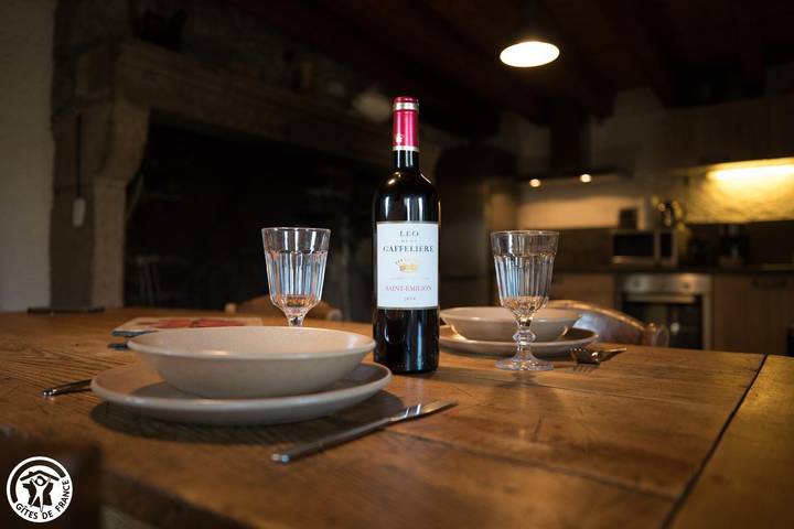 Gîte pour 4 personnes, avec jardin à Chambon-sur-Lac - 4