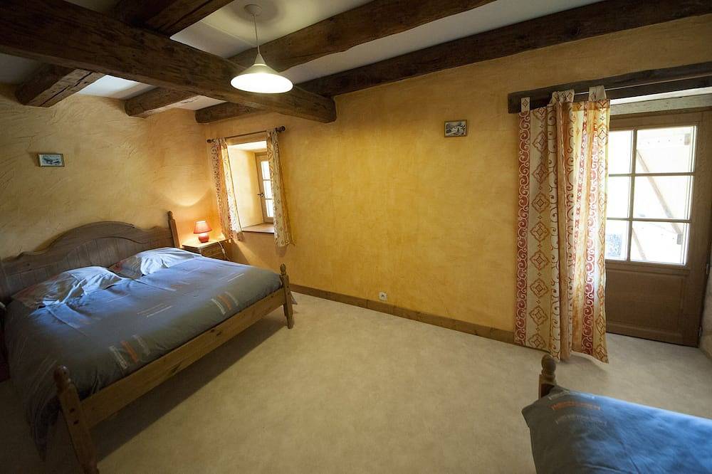 Gîte 120 mètres carré rénové dans Ancienne Ferme in La Pesse, Parc naturel régional du Haut-Jura