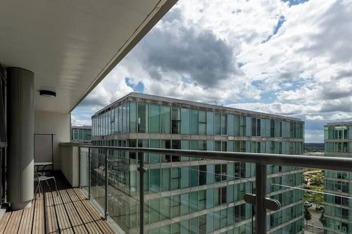 Ganze Wohnung, 2Bed | 2Bath | Parking | Walk to Sainsbury’s in Milton Keynes, Südostengland