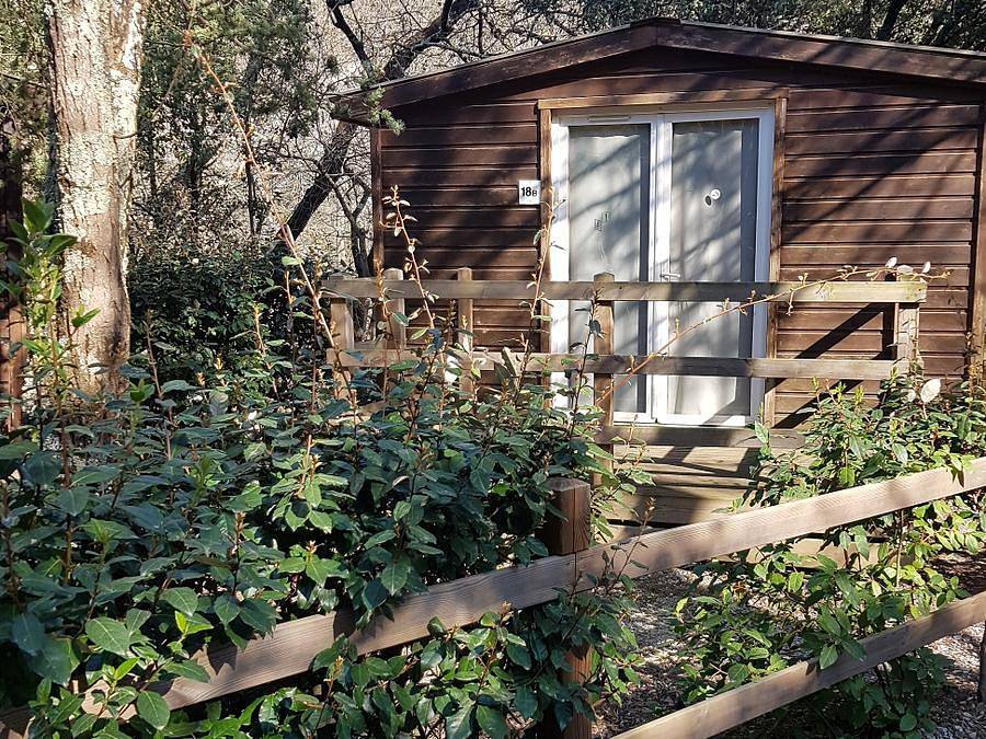 Camping Les Bords de Cèze - Chalet 2 personen - Chalet Fertig Zum Camping mit Küchenzeile / ohne Bad in Cornillon, Nimes und Umgebung
